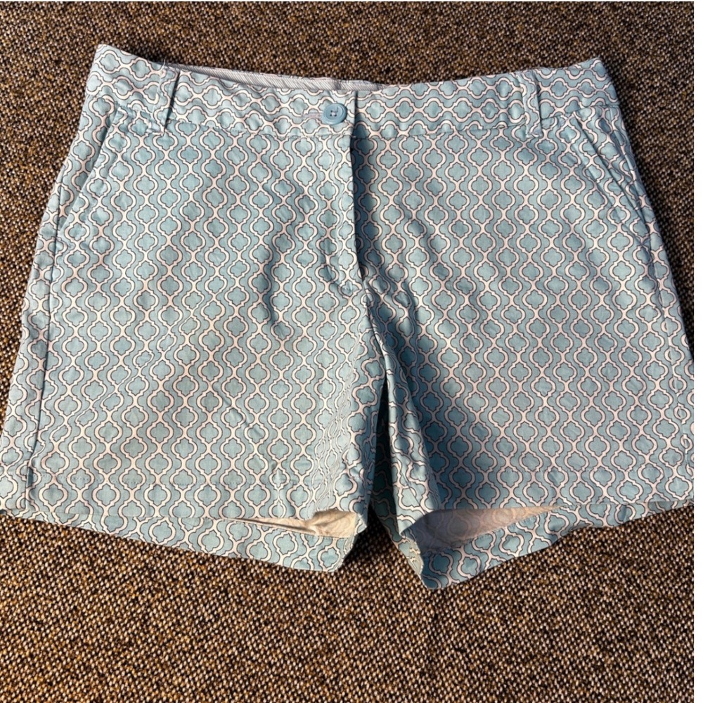 Crown & Ivy Caroline Shorts Womens 12 Blue White Quatrefoil Excellent Preppy